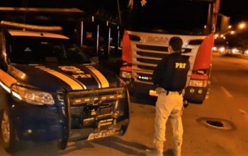PRF autua caminhoneiro por estar portando anfetaminas para consumo na BR 343 em Brasileira