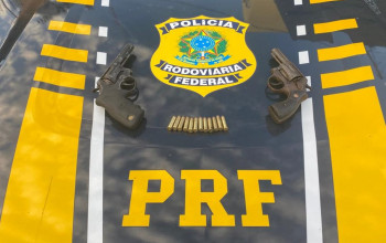Duas armas e munição são apreendidas pela PRF em carro roubado na BR-316, no Piauí