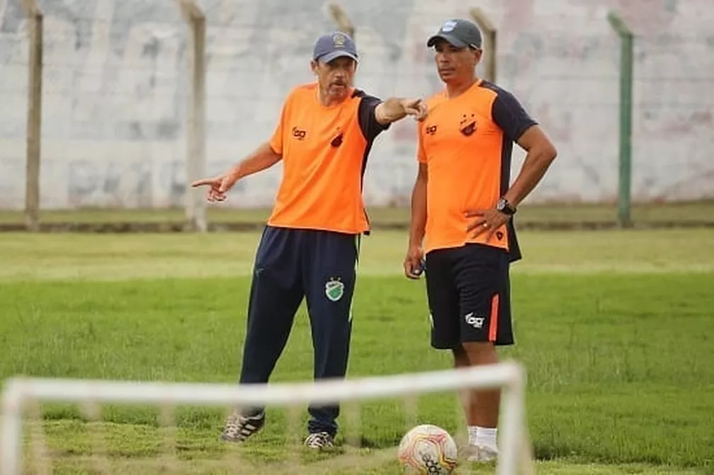 Fernando Tonet e Fernando Lopes, técnico e auxiliar  — Foto: Luis Júnior/A.A Altos