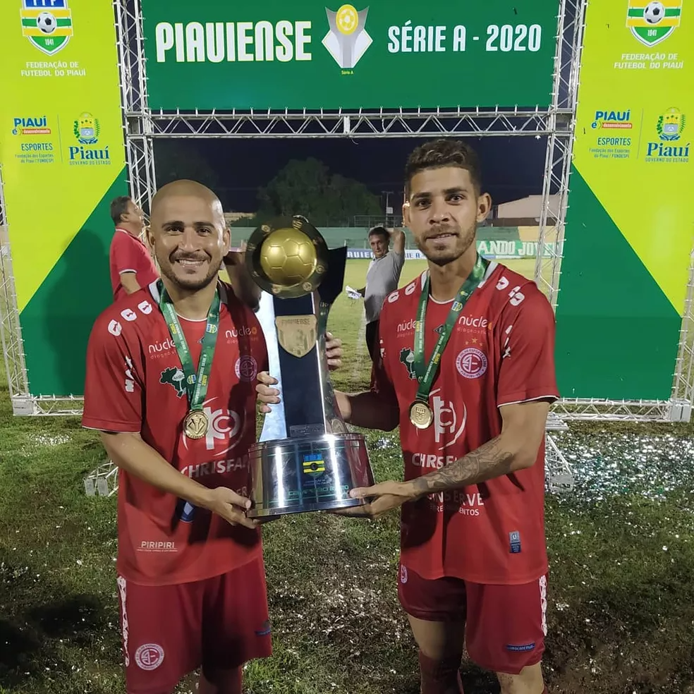 Ricardo Sena foi campeão piauiense com o 4 de Julho em 2020 — Foto: Arquivo pessoal/Ricardo Sena 
