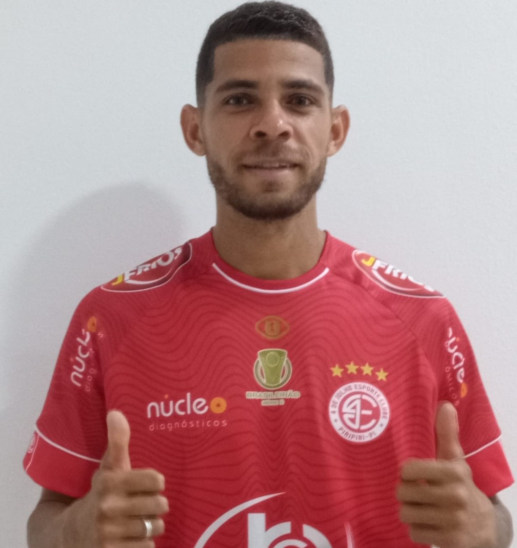 Recém-contratado, Ricardo Sena, meia do 4 de Julho, testa positivo e está fora do jogo com o Juventude Samas — Foto: Medas Medeiros