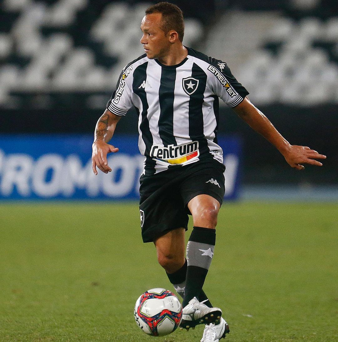 Piripiriense Carlinhos é um dos heróis do acesso do Botafogo